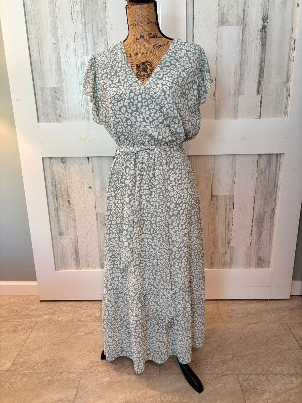 PRETTY GARDEN DRESS MEDIUM - GREEN AND WHITE